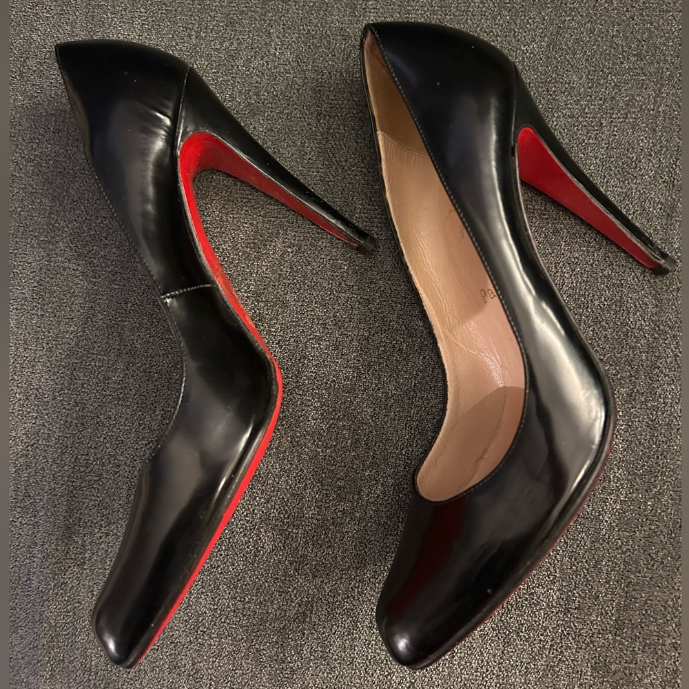 Christian Louboutin Women’s Black Sz 40 Authentic Red Soled Pumps / High Heels